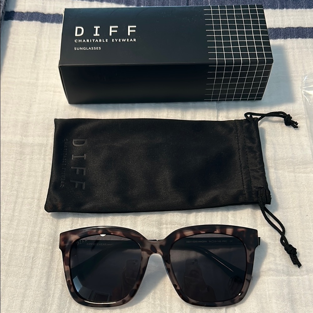 Diff Eyewear Hailey Sunglasses with Tortoiseshell Frame